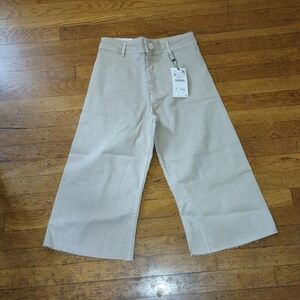 NWT Beige Zara Capris Size 6